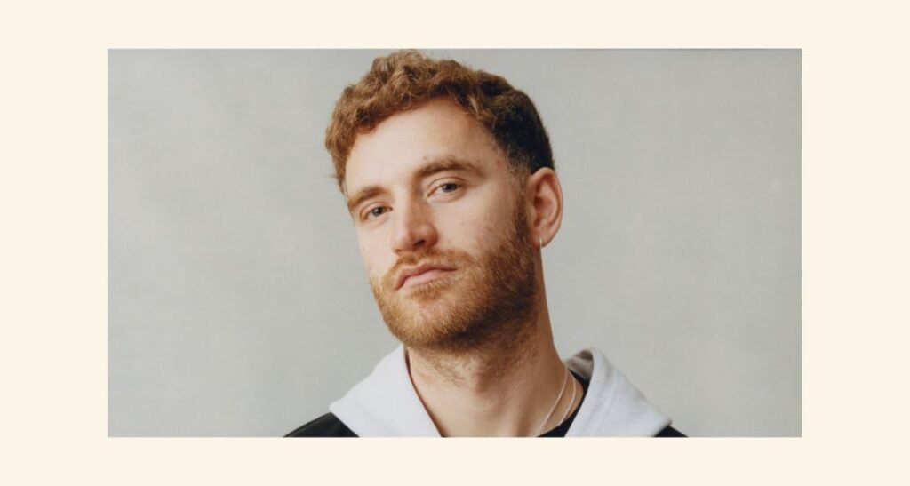 Tom Misch Steps Closer to Home on ‘Sisters With Me’ Tom Misch Steps Closer to Home on ‘Sisters With Me’