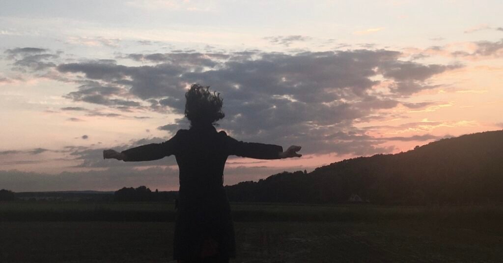 Zoe Watson Releases The Mesmerizing Dust Zoe Watson Releases The Mesmerizing Dust